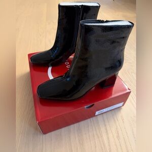 Women’s Journee Collection Haylinn Black Patent Ankle Booties NEW